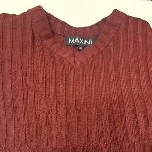 Men's V-Neck Ribbed Sweater - Burgundy